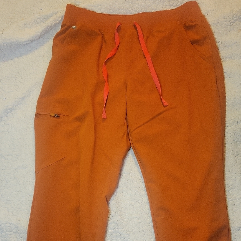 Figs Women's Orange Joggers, Rafaela Top Set.